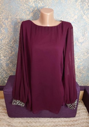 Шикарная блуза винного цвета с камнями и буминами под жемчуг на рукавах
Размер . . фото 2