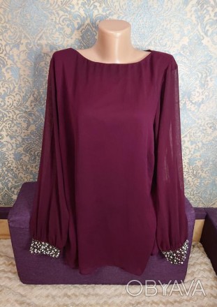 Шикарная блуза винного цвета с камнями и буминами под жемчуг на рукавах
Размер . . фото 1