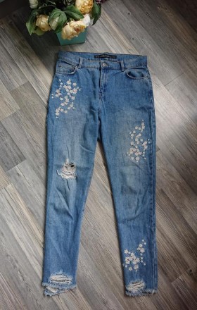 Женские джинсы мом с вышивкой и потертостями состояние идеальное
Размер 28 наш . . фото 6