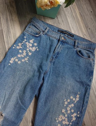 Женские джинсы мом с вышивкой и потертостями состояние идеальное
Размер 28 наш . . фото 3