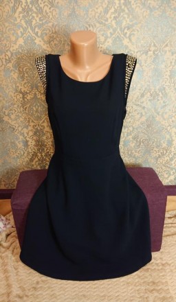 Красивое женское платье с вышивкой камней на плечах, цвет темно синий, фасон в т. . фото 4