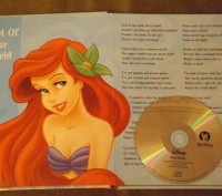 Книга +CD диск на английском языке, текст песен + запись с мультфильмов.Русалочк. . фото 2