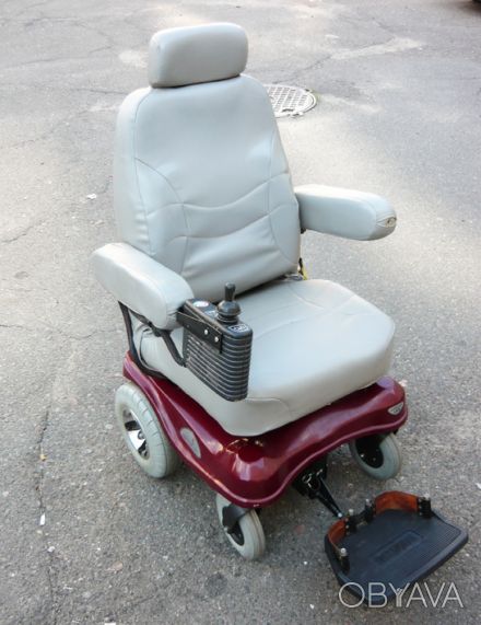 Американская электроколяска с комфортным кожаным креслом имеет механическую регу. . фото 1