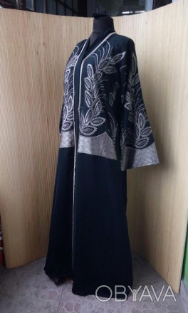 роскошная абая - халат из качественного крэпа с богатой вышивкой .
рукав широки. . фото 1
