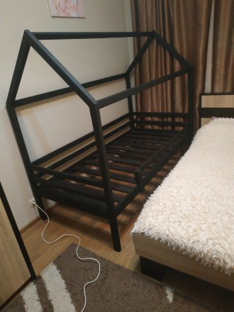 деревянная кровать домик с бортом -4500 грн- кровать для разумного использования. . фото 4
