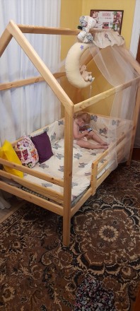 деревянная кровать домик с бортом 4500 грн- кровать для разумного использования . . фото 4