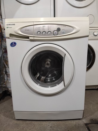 Полностью рабочая стиральная машинка
в хорошем состоянии белинькая, без ржавчин. . фото 2