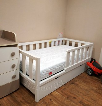 Классическая кроватка, которая отлично подойдет и для мальчика, и для девочки :). . фото 3