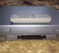 Видеомагнитофон HR-J870MS,
ShowView deluxe
VHS (Pal/Secam/Mesecam)
T-V Link
. . фото 2