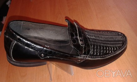 Туфли осенние,лаковая кожа фирмы.На небольшом каблуке(облегченные).Привезены из . . фото 1