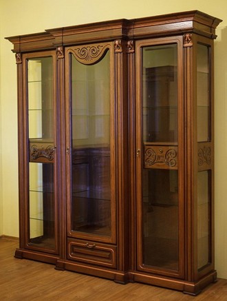 Трьохдверна вітрина Едельвейс з масиву дерева. Киев. фото 1