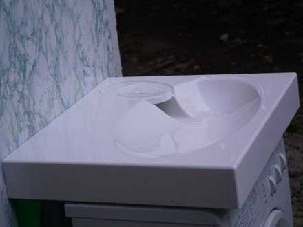 Практичное решение для небольших ванных комнат, раковина над стиральной машиной . . фото 3