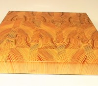 Торцевая разделочная доска выполнена из сосновой древесины, покрыта минеральным . . фото 3