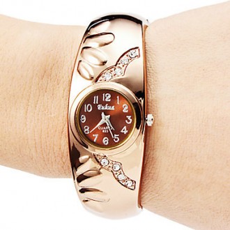 Классические женские часы на жестком бандажном ремешке , выполнены из нержавеюще. . фото 2