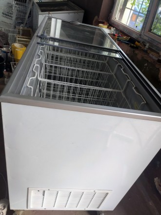 Морозильный ларь с гнутыми стеклянными раздвижными крышками б.у для магазинов, с. . фото 7