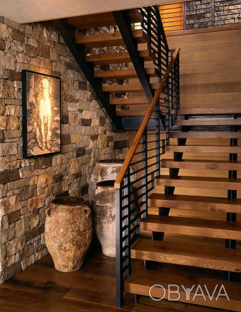 Лестницы на второй этаж, перила комбинированных железо-дерево. беседки, навесы, . . фото 1