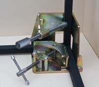Продам тиски угловые для сварки различных металлоконструкций под углом 90 градус. . фото 3