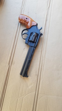 Продам револьвер Safari 461 
старого зразка
нерозточений  ствол
повністю в ро. . фото 6