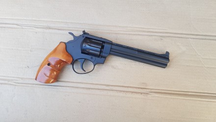 Продам револьвер Safari 461 
старого зразка
нерозточений  ствол
повністю в ро. . фото 3