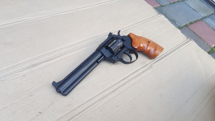 Продам револьвер Safari 461 
старого зразка
нерозточений  ствол
повністю в ро. . фото 5
