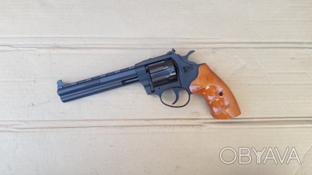 Продам револьвер Safari 461 
старого зразка
нерозточений  ствол
повністю в ро. . фото 1