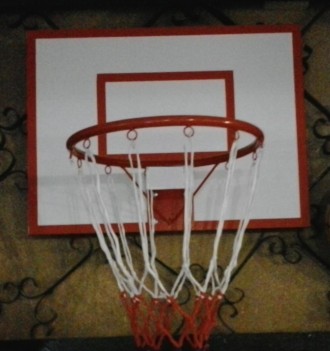 Новый баскетбольный щит с кольцом.
Размер щита 60 х 50 см, материал ламинирован. . фото 2