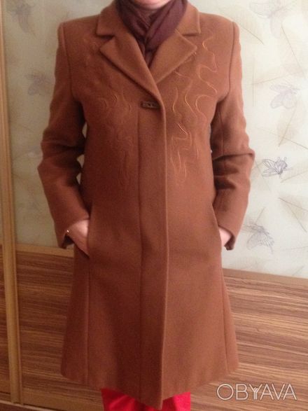 Демисезонное пальто классического покроя  выполнено из плотного драпа с содержан. . фото 1