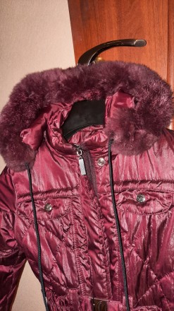 Курточка можно на тёплую зиму с капюшоном. Состояние хорошее. Мех на капюшоне на. . фото 2
