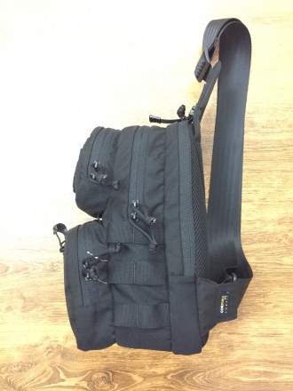 Сумка Defender является удачной помесью сумки и маленького рюкзака.  Более распр. . фото 3