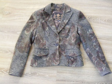 Эффектный брендовый теплый пиджак, высокое качество
Практически новый (надевалс. . фото 2