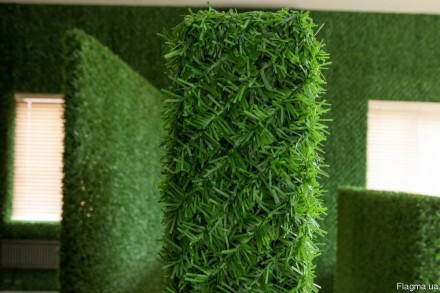 Ограждения декоративные зеленый забор.
Выполнен из двойной сетки рабица с вплете. . фото 3