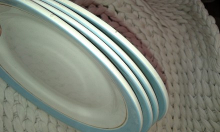 милые винтажные тарелочки(4 штуки) с небесно голубыми полосками и золотистыми ка. . фото 3