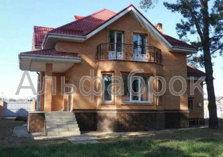 Продажа дома, двухэтажный дом 280 кв.м. Дом построен из красного кирпича (фото о. . фото 2