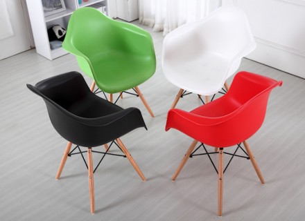 Кресло, сиденье из монолитного пластика, ножки деревянные, современный дизайн, д. . фото 4