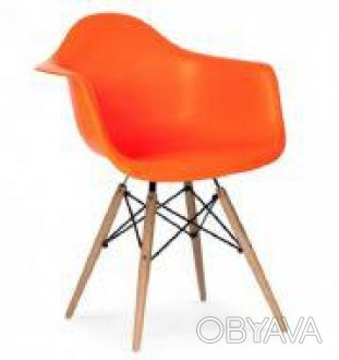 Кресло, сиденье из монолитного пластика, ножки деревянные, современный дизайн, д. . фото 1