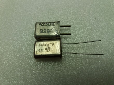 Резонаторы кварцевые: 1МГц, 4МГц, 4,25МГц, 4,43МГц, 4,406МГц, 5МГц, 7МГц, 8,5МГц. . фото 4