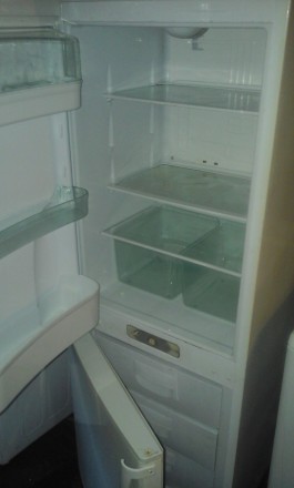 Холодильник PREMIER привезений з Німеччини
у відмінному стані , морозить добре . . фото 4