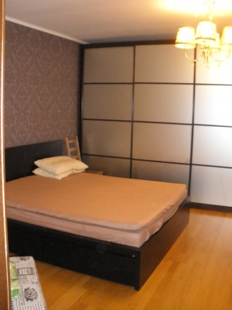 К 360 Сдаю свою 1 ную квартиру посуточно в центре города ПАРКОВАЯ зона. Бровары. фото 1