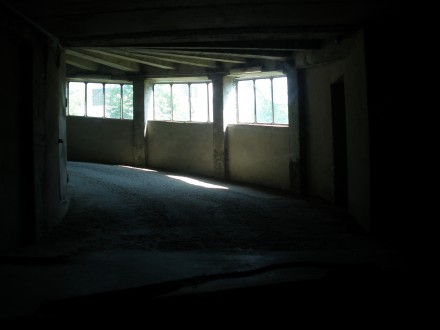 Сдаю гараж в кооперативе автомобилист за ТЕРМИНАЛОМ на 2этаже посредине сухой на. Бровары. фото 3