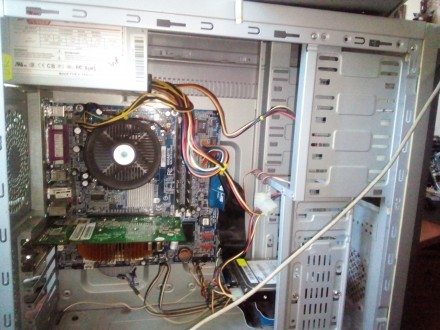 Системник в сборе, установлена Windows 7 + программы
Процессор Pentium 4 3GHz о. . фото 3