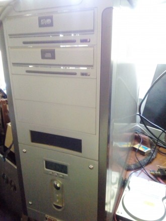 Системник в сборе, установлена Windows 7 + программы
Процессор Pentium 4 3GHz о. . фото 2