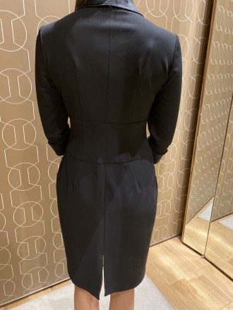 Новое с бирками шикарное черное платье с атласным воротничком.
Указан размер Л,. . фото 3