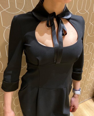 Новое с бирками шикарное черное платье с атласным воротничком.
Указан размер Л,. . фото 2