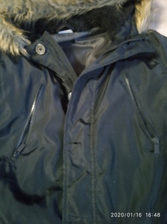 Куртка чорнного кольору утеплена капішон всередині кожушок кишені дві бокові наг. . фото 7