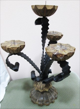 Подсвечник ручной работы на 4 свечки. Кованный металл, деревянное основание и ро. . фото 5