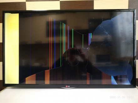 Шлейф снят с телевизора LG 42LN570V с механическим повреждением матрицы. Шлейф п. . фото 6