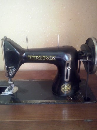 Раритетна швейна машинка TEXTIMA  в робочому стані. . фото 2