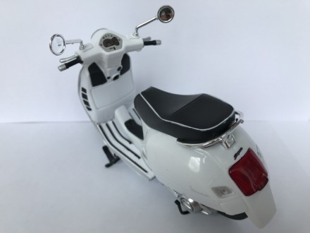 Продам модель скутера в масштабі 1:12 Vespa GTS 300 Super від New Ray . Ціна 350. . фото 7