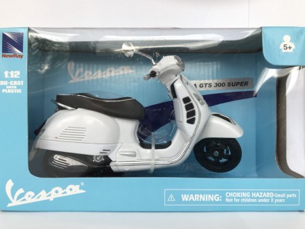 Продам модель скутера в масштабі 1:12 Vespa GTS 300 Super від New Ray . Ціна 350. . фото 2