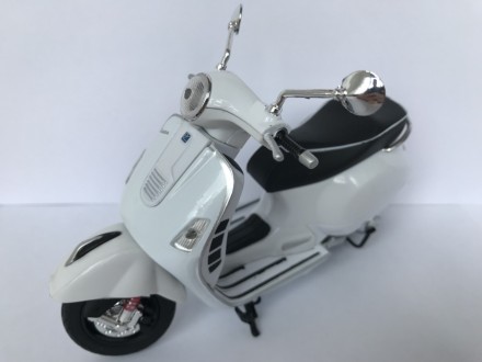Продам модель скутера в масштабі 1:12 Vespa GTS 300 Super від New Ray . Ціна 350. . фото 5